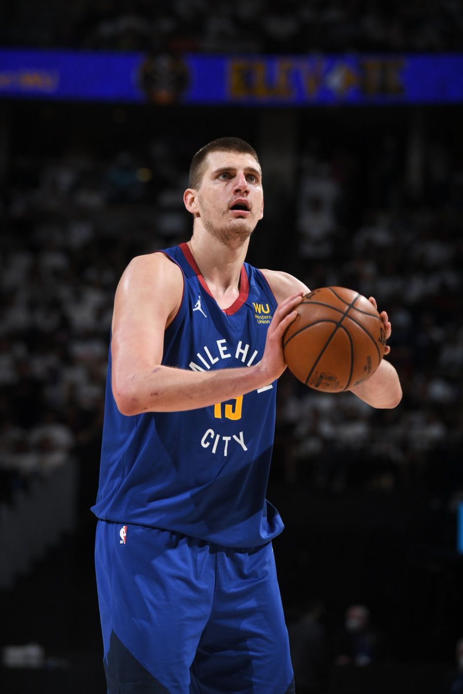 进行密切的 进行密切的