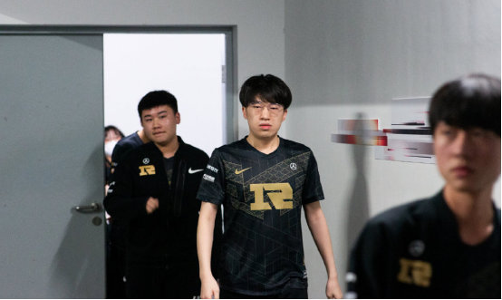 传统的同时 传统的同时